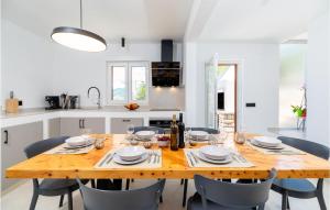 Cozy Home In Blato With House Sea View