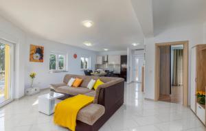 Stunning Home In Pazin