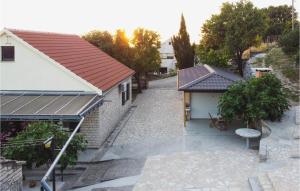 2 Bedroom Beautiful Home In Popovici