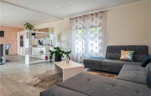 Nice Home In Medulin With Jacuzzi 