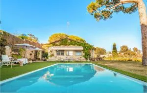 3 Bedroom Cozy Home In Arenys De Mar - 圣维森特-德蒙塔尔特