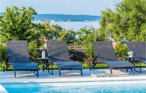 Beach Front Home In Zdrelac