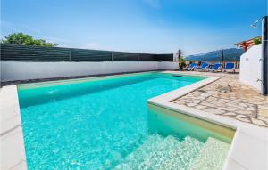 Five-Bedroom Holiday Home In Rovanjska