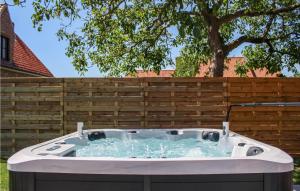 Amazing Home In Diksmuide With Wifi