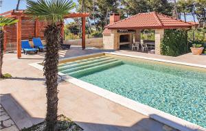 2 Bedroom Cozy Home In Bibinje