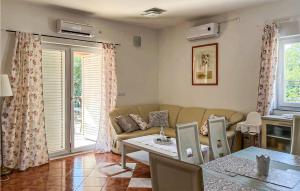 3 Bedroom Nice Home In Malinska 