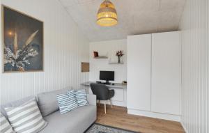 4 Bedroom Stunning Home In Strandby