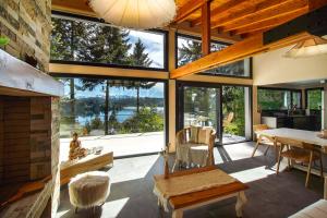 Casa alta vista panoramica lago Moreno, cochera, moderno