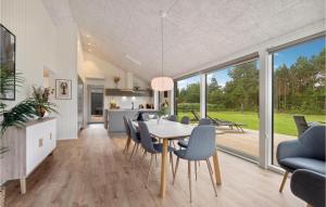 4 Bedroom Stunning Home In Strandby