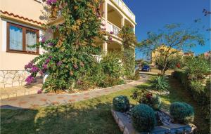 Beautiful Apartment In Povljana