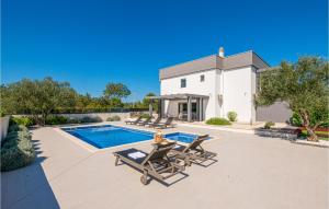 Lovely Home In Poljica With Sauna 