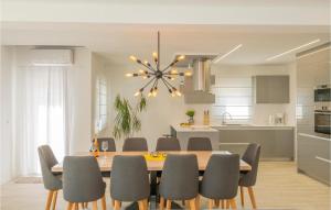 Lovely Home In Poljica With Sauna 