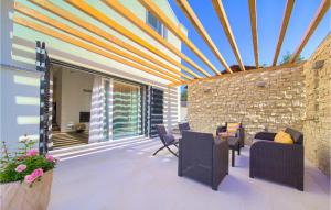 3 Bedroom Nice Home In Risika 