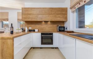 Stunning Home In Segotici