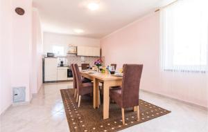 Three-Bedroom Apartment In Slivnica