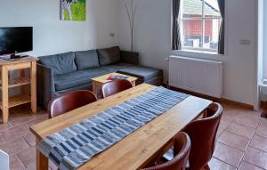 Amazing Home In De Moer