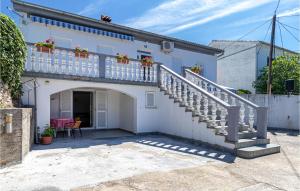 Lovely Apartment In Jadranovo With Wifi