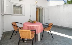 Lovely Apartment In Jadranovo With Wifi 