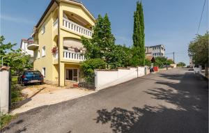 2 Bedroom Gorgeous Apartment In Zadar 