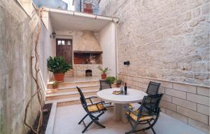 Gorgeous Home In Pucisca With Wifi