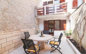 Gorgeous Home In Pucisca With Wifi