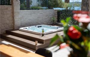 Beautiful Apartment In Kastel Gomilica