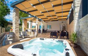 Beautiful Apartment In Kastel Gomilica