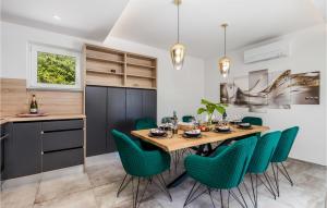 4 Bedroom Gorgeous Home In Icici