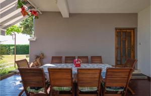 Awesome Home In Krnica