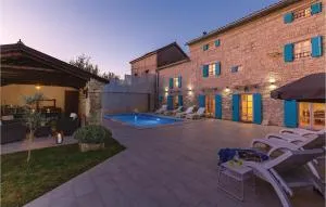 Four-Bedroom Holiday Home In Kringa - Kringa