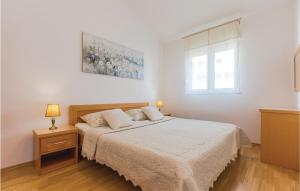 2 Bedroom Awesome Apartment In Makarska 