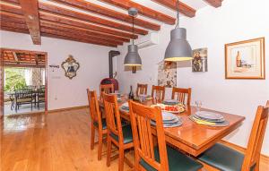 Three-Bedroom Holiday Home In Lozovac