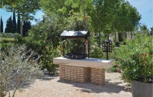 Maisons de vacances Lovely Home In Vallabregues : photos des chambres