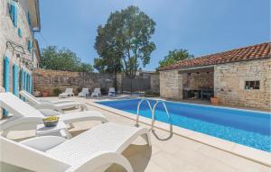 Four-Bedroom Holiday Home In Kringa