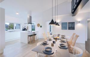 Gorgeous Home In Lembruchdümmer See