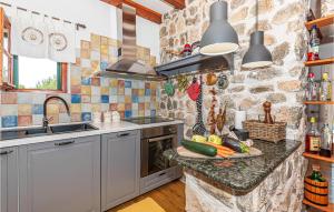 Three-Bedroom Holiday Home In Lozovac