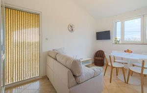 Awesome Apartment In Biograd Na Moru 