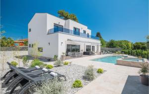 4 Bedroom Beautiful Home In Banjole 
