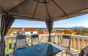 5 Bedroom Lovely Apartment In Raslina