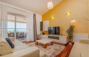 4 Bedroom Stunning Home In Brodarica