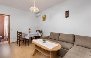 Gorgeous Apartment In Kornic With Wifi