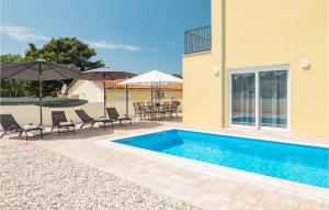 3 Bedroom Lovely Home In Porec