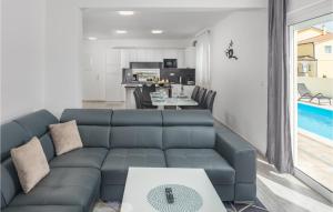 3 Bedroom Lovely Home In Porec 