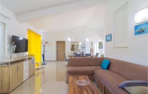 Gorgeous Apartment In Vrboska