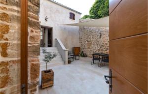 Awesome Home In Bale With Wifi