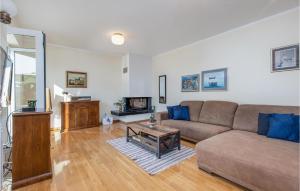 3 Bedroom Stunning Home In Malinska