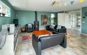 Cozy Home In Makkum With Kitchen