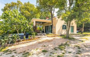 Amazing Home In Ostrobradic