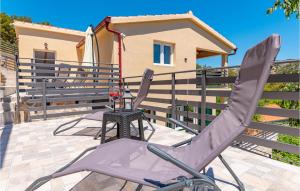 3 Bedroom Cozy Home In Skradin 