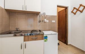 Cozy Apartment In Sveti Juraj With Wifi